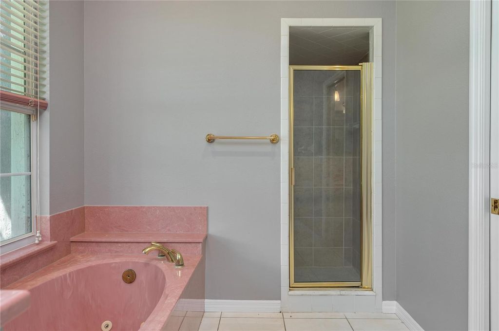 Image 28 of property listing at 329 HAMILTON SHORES DRIVE NE, Winter Haven, FL 33881