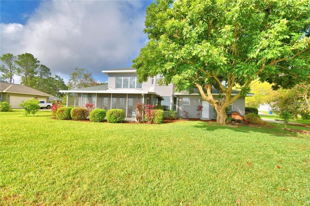 Image 4 of property listing at 329 HAMILTON SHORES DRIVE NE, Winter Haven, FL 33881