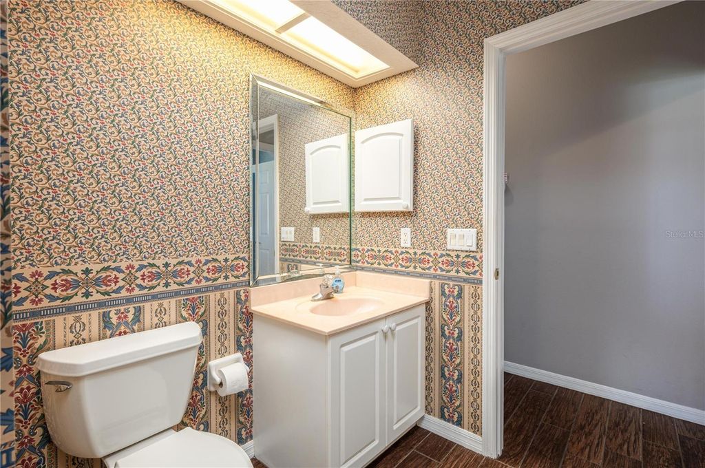 Image 33 of property listing at 329 HAMILTON SHORES DRIVE NE, Winter Haven, FL 33881