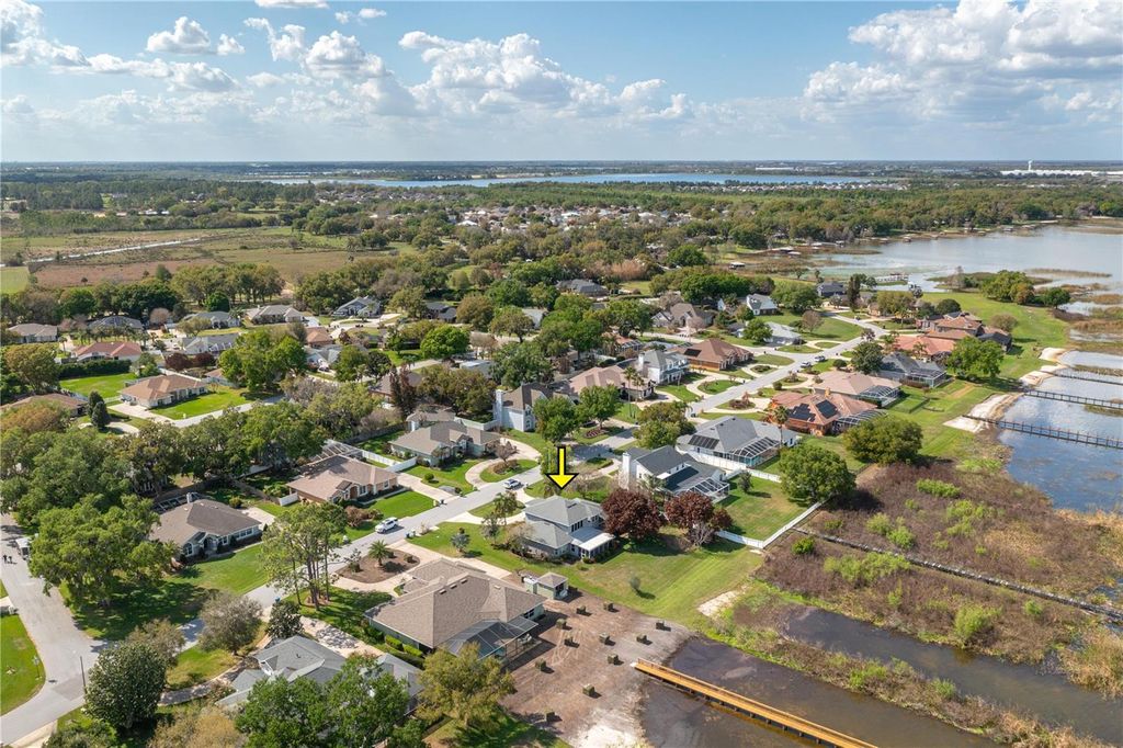 Image 8 of property listing at 329 HAMILTON SHORES DRIVE NE, Winter Haven, FL 33881