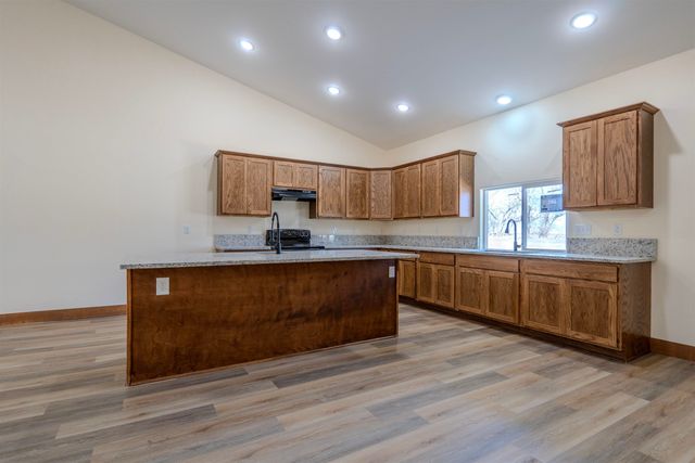 2901 92nd Rd, Udall, KS 67146