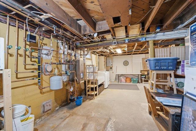 90 West Street, Essex Junction, VT 05452