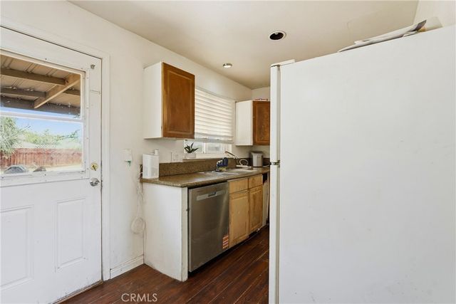 1103 W Milling, Lancaster, CA 93534