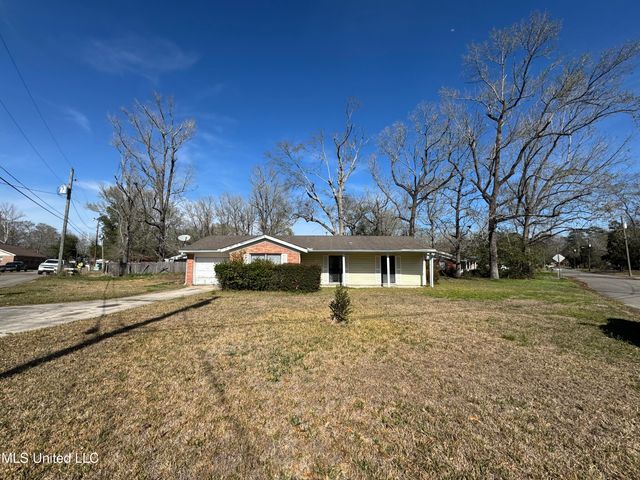 309 S Steele Avenue, Picayune, MS 39466