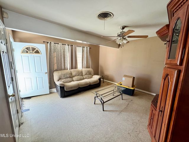 309 S Steele Avenue, Picayune, MS 39466