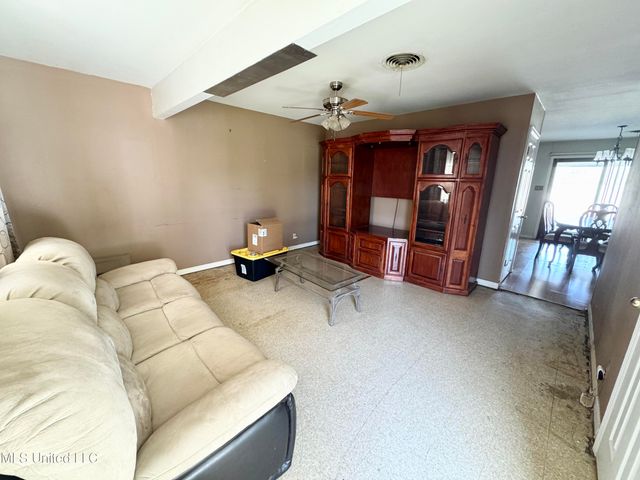 309 S Steele Avenue, Picayune, MS 39466