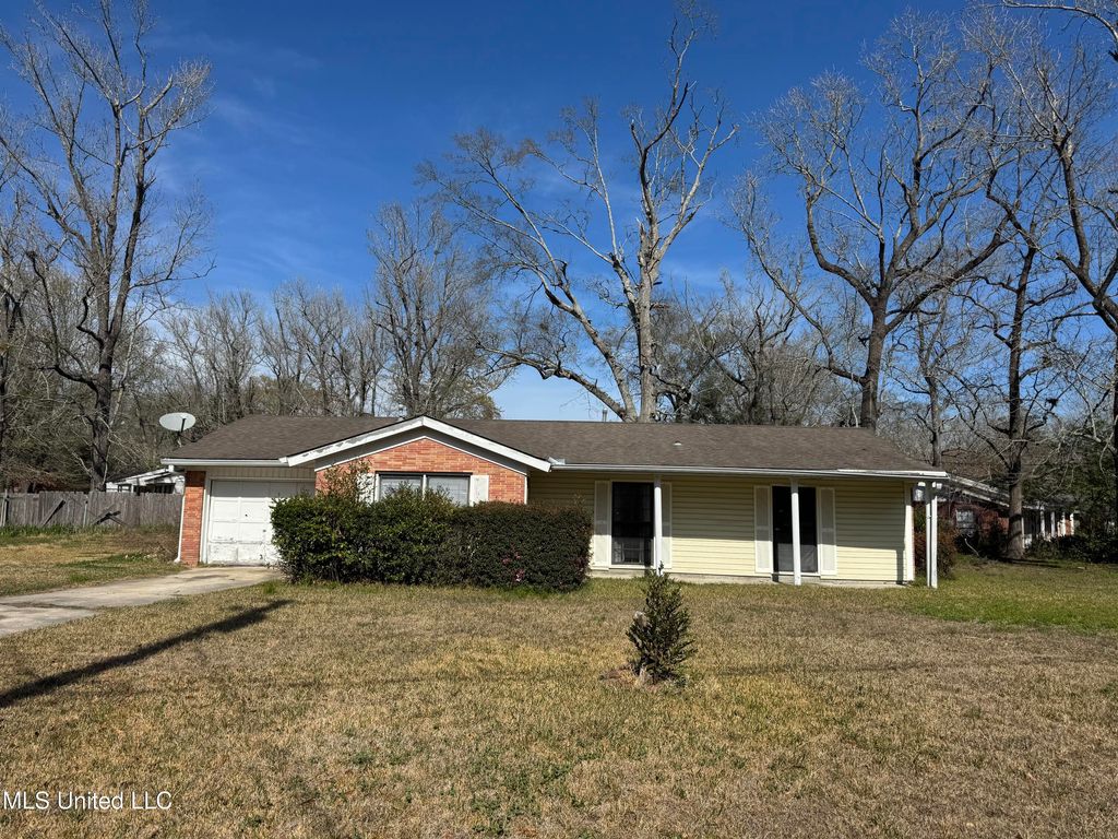 309 S Steele Avenue, Picayune, MS 39466