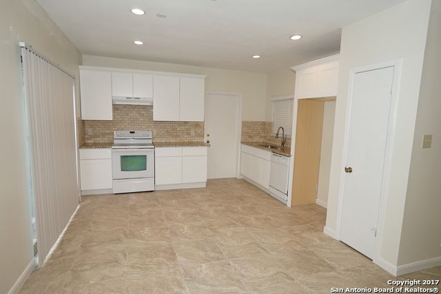 12816 HUNTSMAN LAKE DR, San Antonio, TX 78249