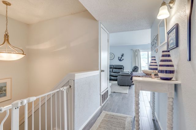 624 Harbor Circle, Azle, TX 76020