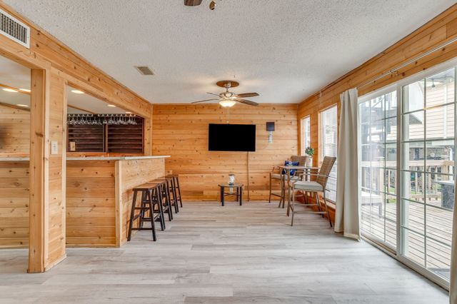 624 Harbor Circle, Azle, TX 76020