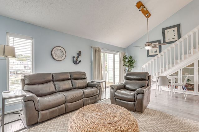 624 Harbor Circle, Azle, TX 76020