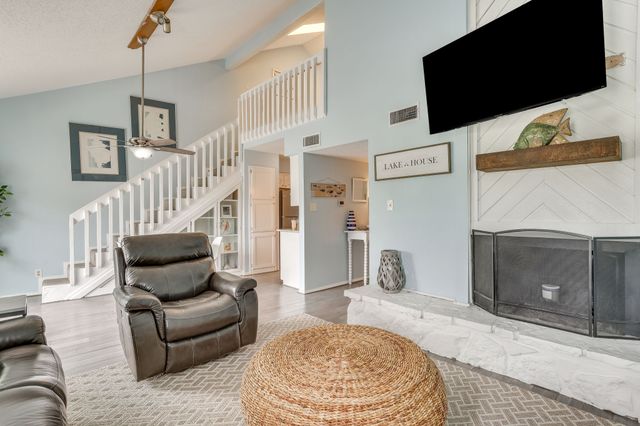 624 Harbor Circle, Azle, TX 76020