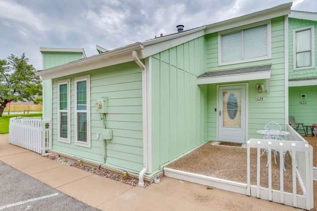 624 Harbor Circle, Azle, TX 76020