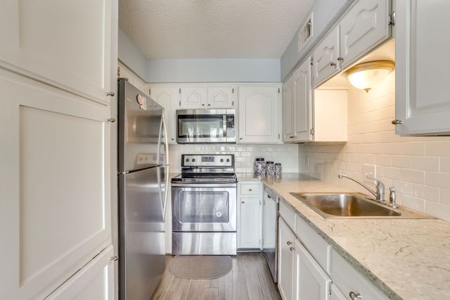 624 Harbor Circle, Azle, TX 76020