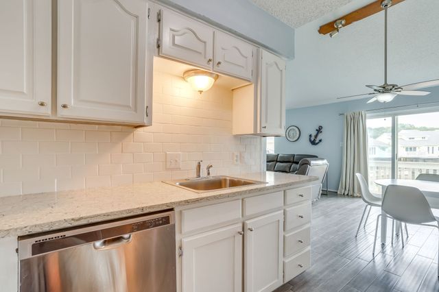 624 Harbor Circle, Azle, TX 76020
