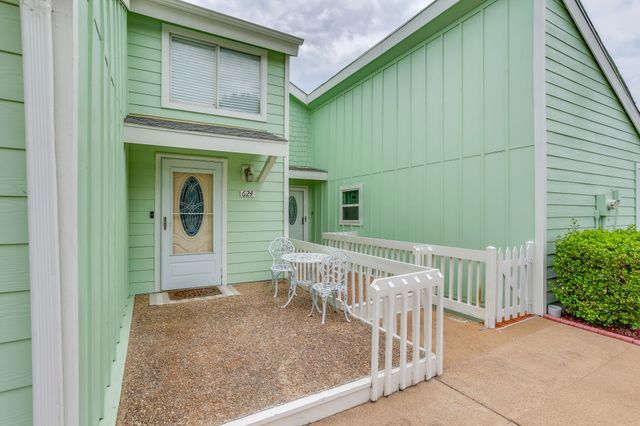 624 Harbor Circle, Azle, TX 76020