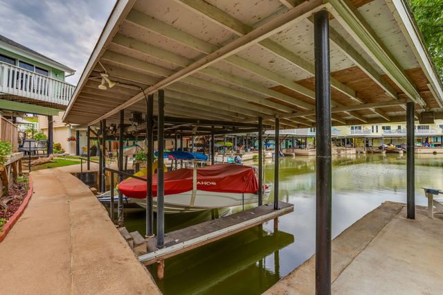 624 Harbor Circle, Azle, TX 76020