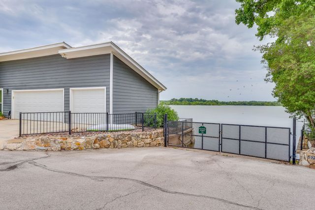 624 Harbor Circle, Azle, TX 76020