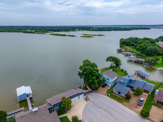 624 Harbor Circle, Azle, TX 76020