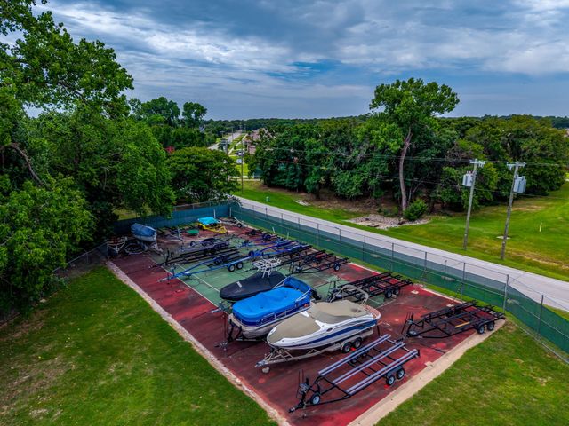 624 Harbor Circle, Azle, TX 76020