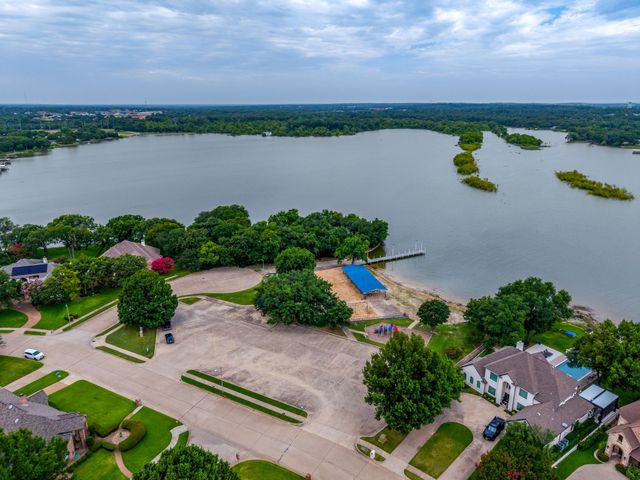 624 Harbor Circle, Azle, TX 76020