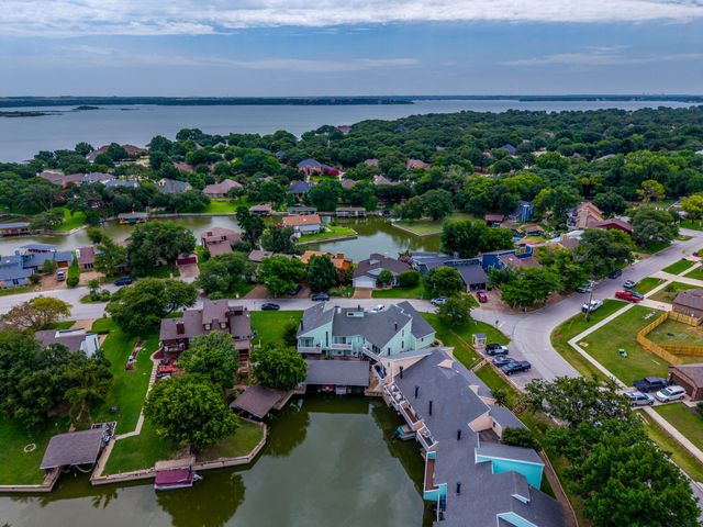 624 Harbor Circle, Azle, TX 76020