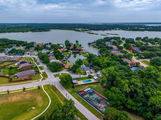 624 Harbor Circle, Azle, TX 76020