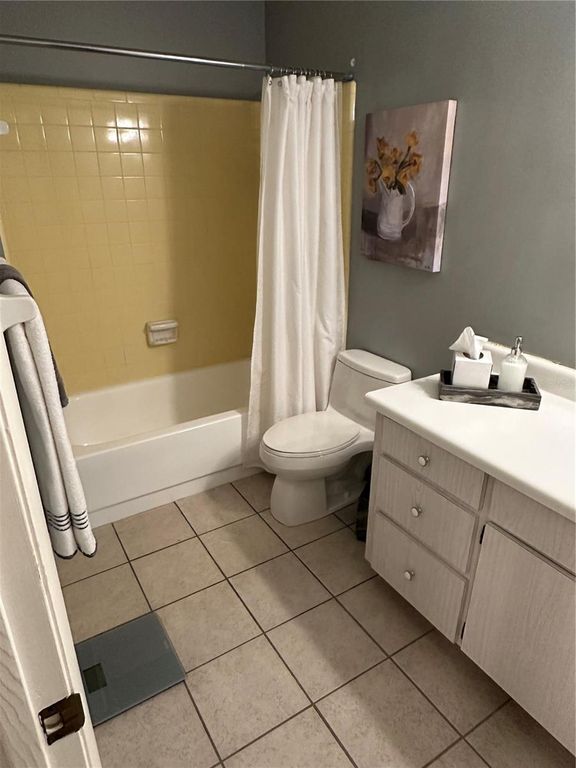 Image 20 of property listing at 5301 NW 25TH PLACE, Gainesville, FL 32606