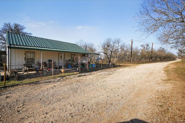 885 Longhollow RD, Dale, TX 78616