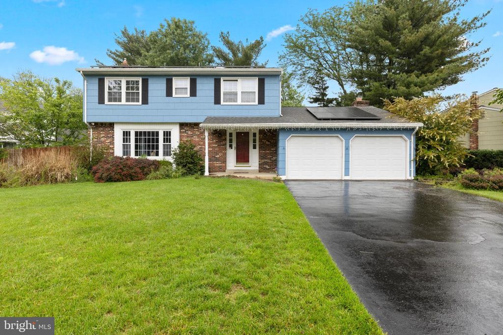 27 COLLEEN CIR, Ewing, NJ 08638