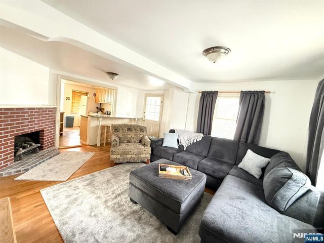 80 Roosevelt Avenue, Bergenfield, NJ 07621