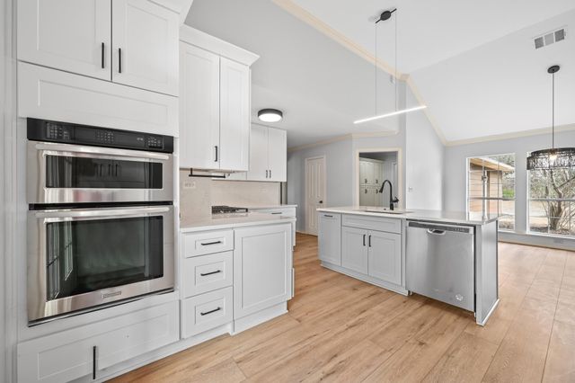 140 Barton Ranch CIR, Dripping Springs, TX 78620