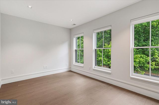 3528 WHITEHAVEN PKWY NW, Washington, DC 20007