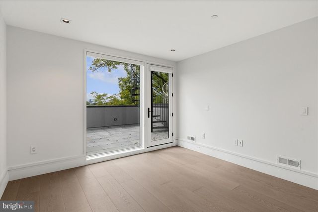 3528 WHITEHAVEN PKWY NW, Washington, DC 20007