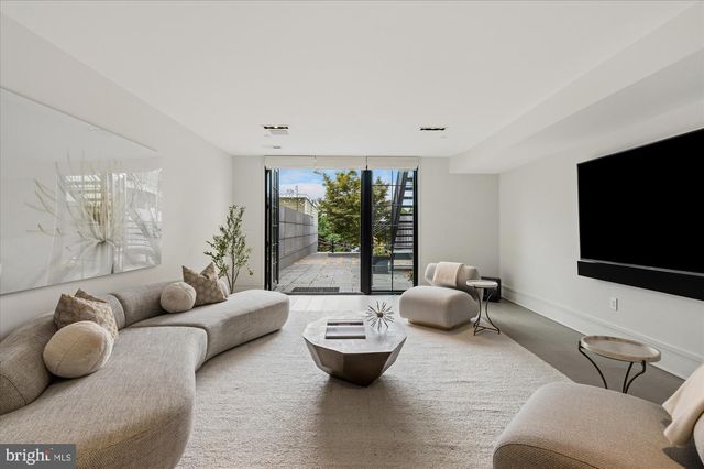 3528 WHITEHAVEN PKWY NW, Washington, DC 20007