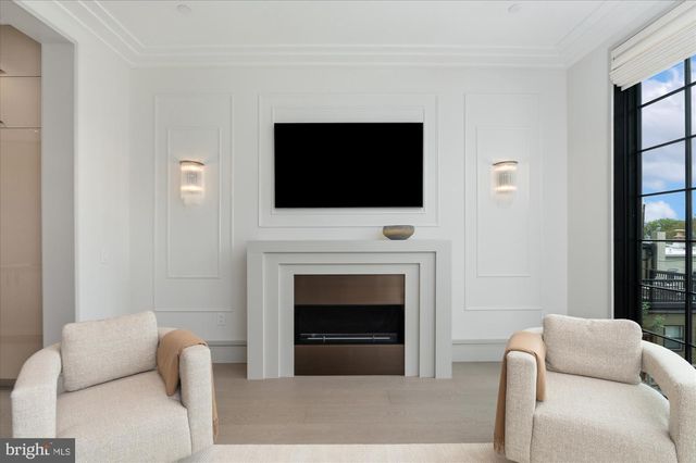 3528 WHITEHAVEN PKWY NW, Washington, DC 20007