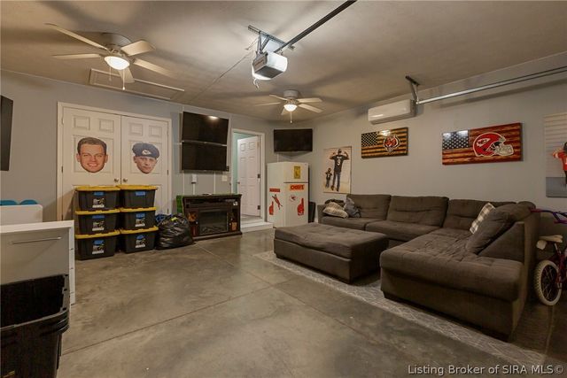 2211 Woodland Drive, Jeffersonville, IN 47130
