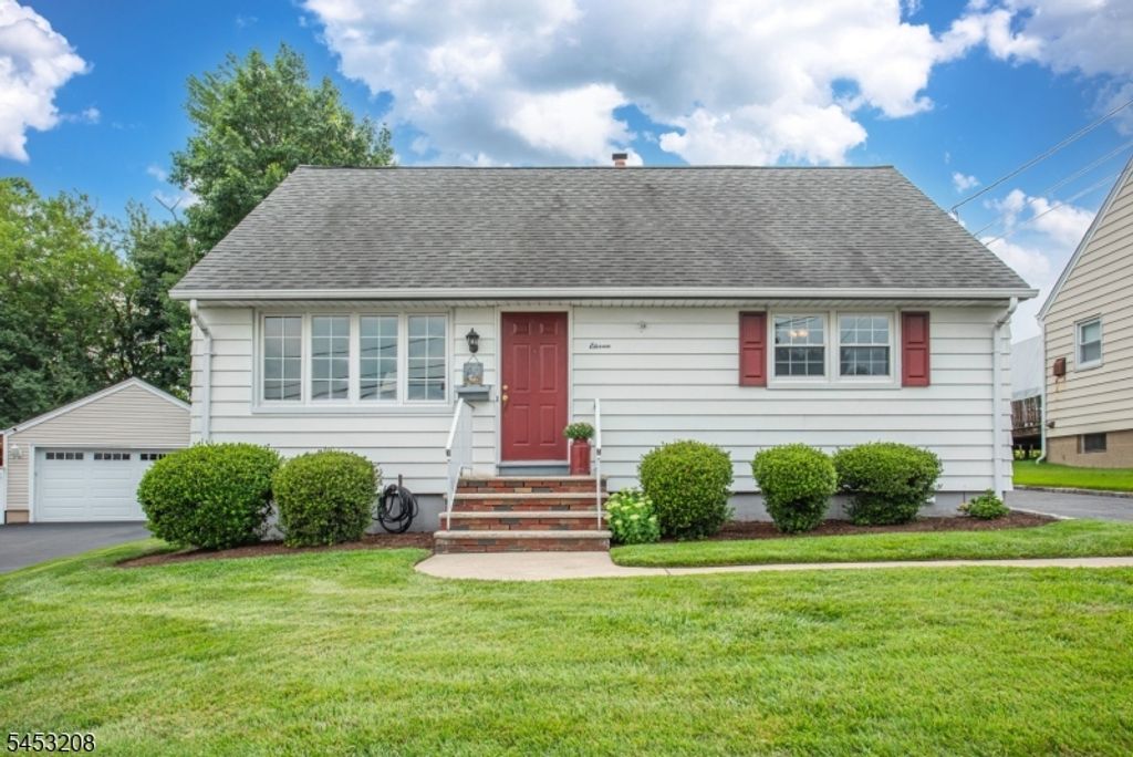 11 Susan Ct, Clifton City, NJ 07012 — photo 2