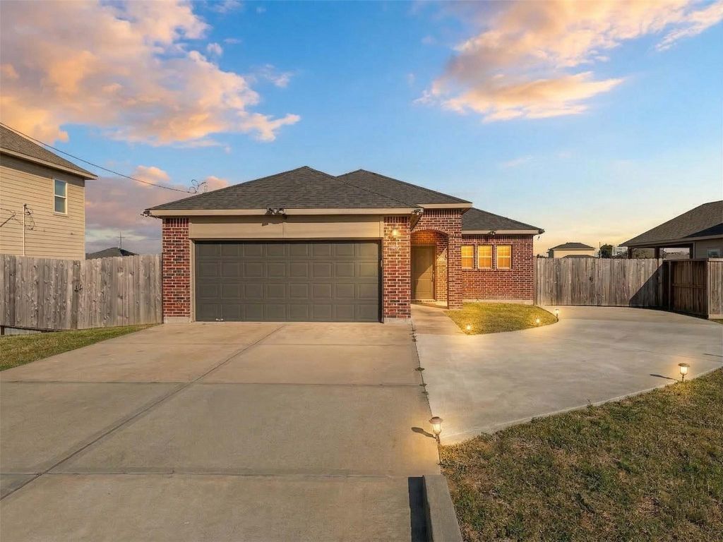 698 Road 5107, Cleveland, TX 77327