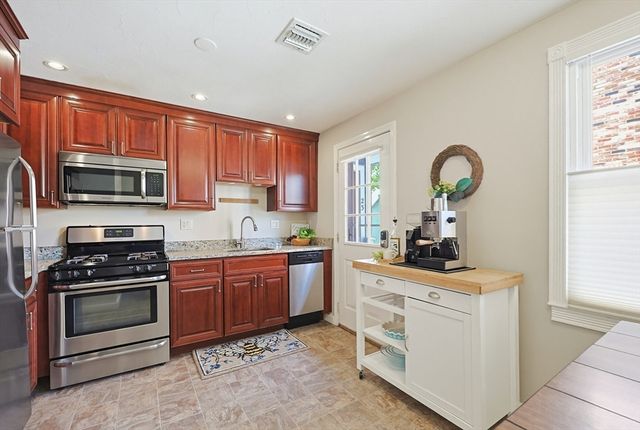21 School St 21, Natick, MA 01760