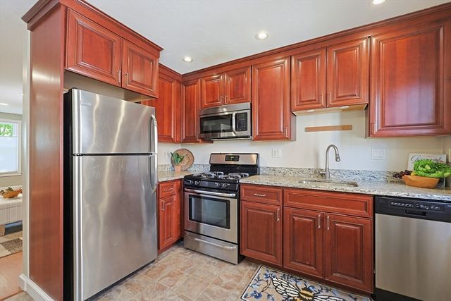 21 School St 21, Natick, MA 01760