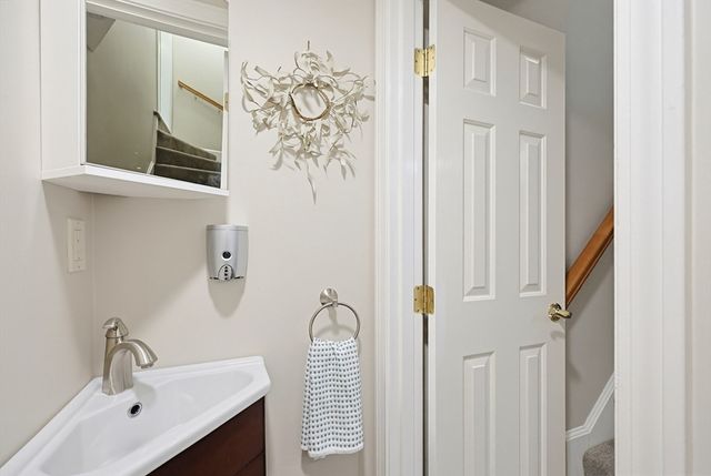 21 School St 21, Natick, MA 01760