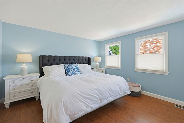 21 School St 21, Natick, MA 01760