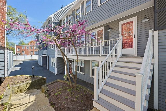 21 School St 21, Natick, MA 01760