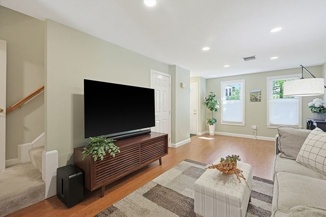 21 School St 21, Natick, MA 01760