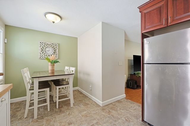 21 School St 21, Natick, MA 01760