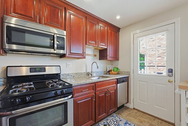 21 School St 21, Natick, MA 01760