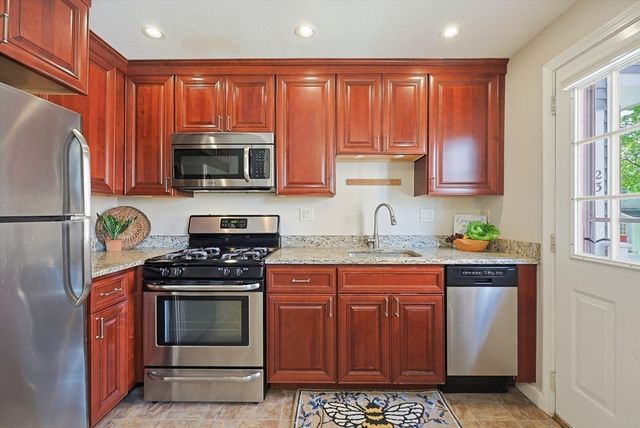 21 School St 21, Natick, MA 01760