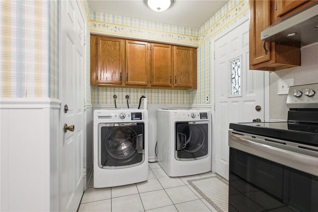 812 Hollendale Drive, Kettering, OH 45429