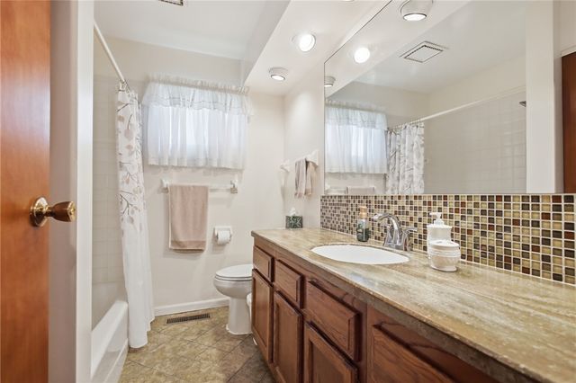 812 Hollendale Drive, Kettering, OH 45429